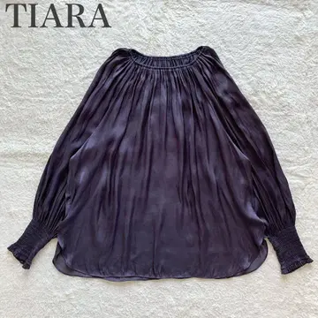티아라 TIARA 새상품급 새틴 광택 개더 디자인 시어 블라우스