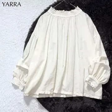 [새상품급] 야라 린넨 코튼 펄 버튼 레이스 블라우스