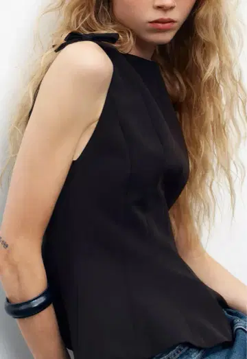 [새상품 택 포함] ZARA 베플럼 리본 상의 블랙