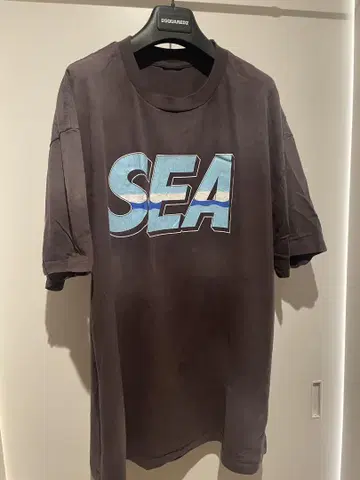 SAINT x WIND AND SEA 다크 그레이 티셔츠