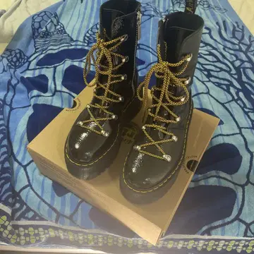 Dr. Martens 블랙 가죽 부츠