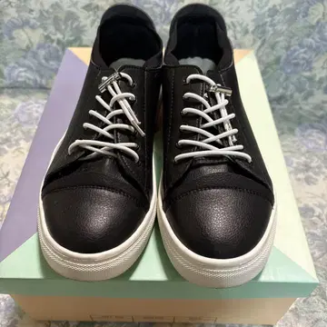 Lucida 블랙 로우컷 스니커즈