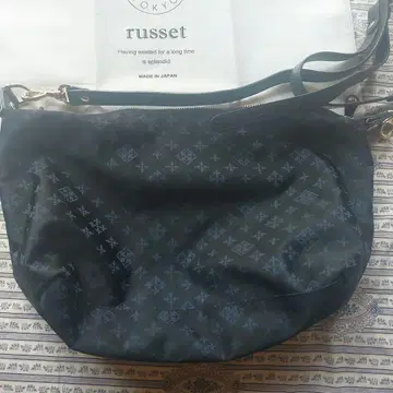russet 블랙 숄더백