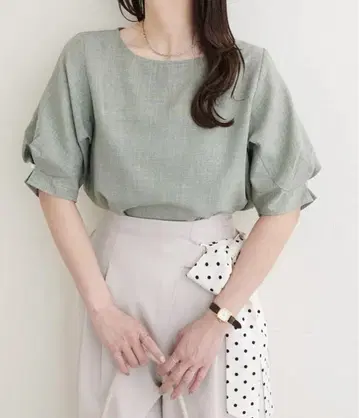 natural couture 같은 형태 펄 장식 턱 슬리브 블라우스 그린