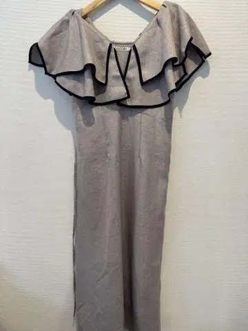 SNIDEL 러플 칼라 파이핑 원피스