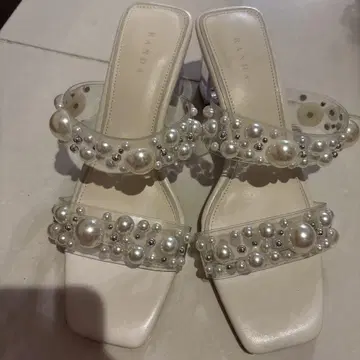 RANDA 펄 장식 뮬 화이트