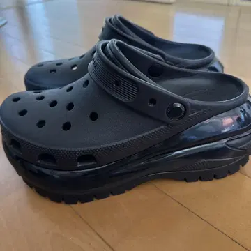 Crocs 블랙 클로그 샌들