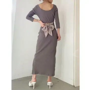 GYDA 백 오픈 리본 원피스