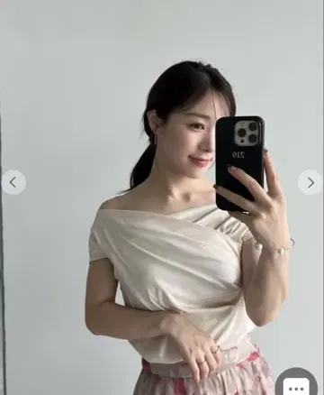 드레이프 디자인 컷 풀오버
