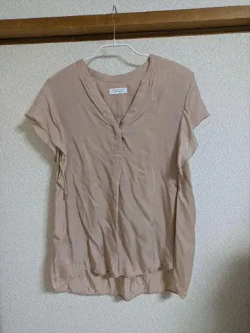 [새상품급] 유나이티드 애로우즈 반팔 V넥 블라우스