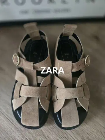 ZARA 베이지 스트랩 샌들 구르카 샌들