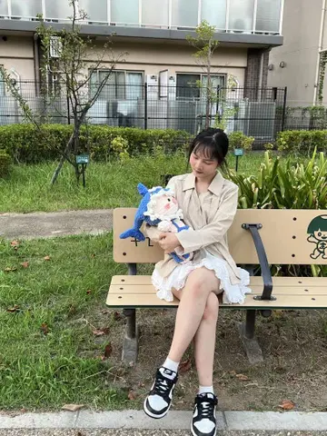 파란색과 화이트 곰 봉제 인형