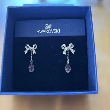 스와로브스키 리본 디자인 귀걸이
