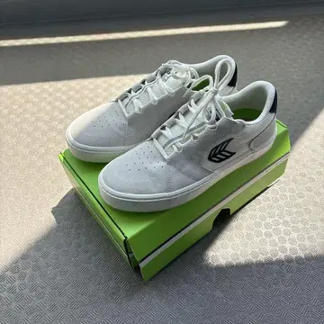 CARIUMA T20 PRO SKATE SHOES 26cm