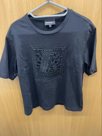 EMPORIO ARMANI 블랙 티셔츠