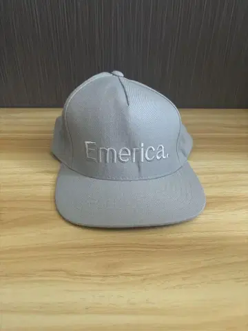 Emerica 그레이 스냅백 캡