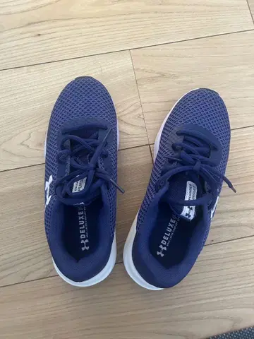 Under Armour 네이비 러닝화 24cm
