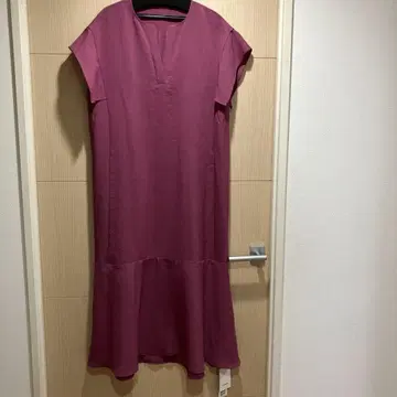 미사용 새상품 드 로트레아몽 퍼플 플레어 원피스 V넥