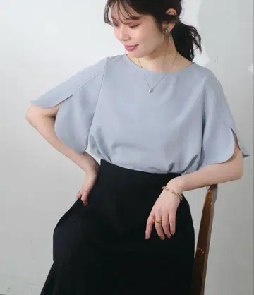 내추럴 꾸뛰르 BACK 펄 하치와레 슬리브 TOPS