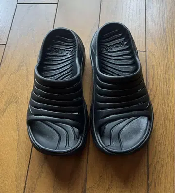 호카 리커버리 샌들 23cm 블랙
