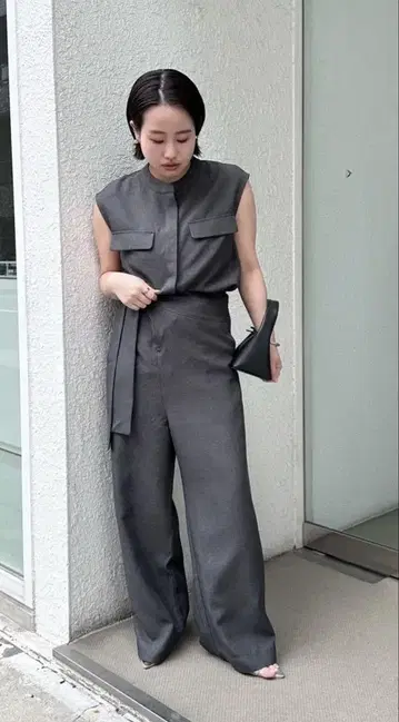 유어즈 미사용 새상품 린넨 라이크 슬리브리스 상의