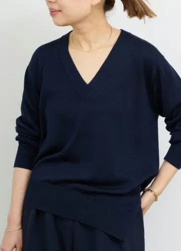 두지엠 클라세 SOIE V넥 풀오버