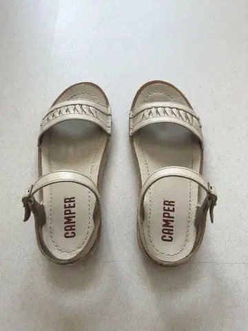 캠퍼 베이지 화이트 샌들