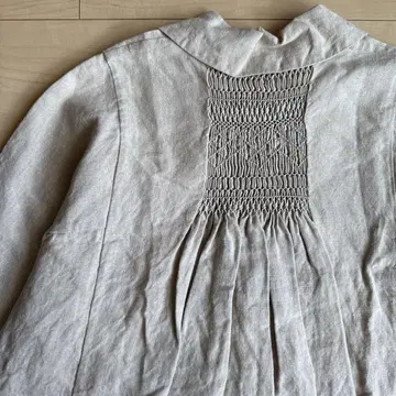 ARTS&SCIENCE 백 턱 플리츠 린넨 코트