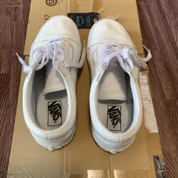 Vans 화이트 스니커즈 로우컷