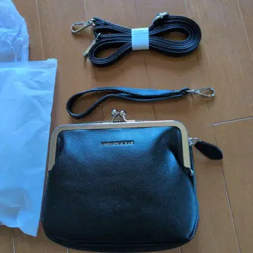 블랙 가마구치 숄더백