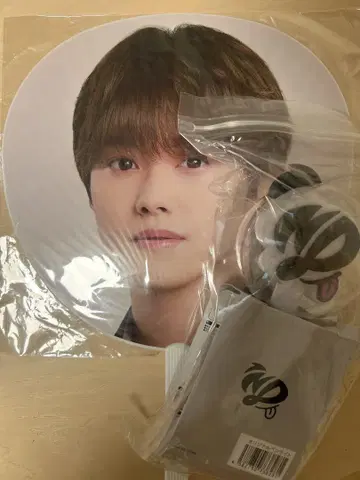 모자 꽁지 보야주 응원봉과 부채