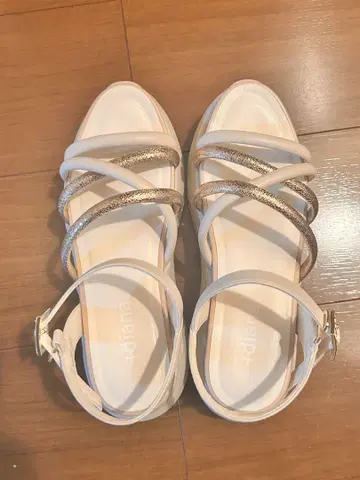 DIANA 통굽 샌들