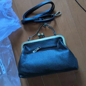 블랙 가마구치 숄더백