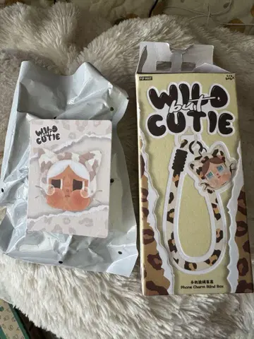 CRYBABY Wild but Cutie 폰 참 Vanilla 화이트