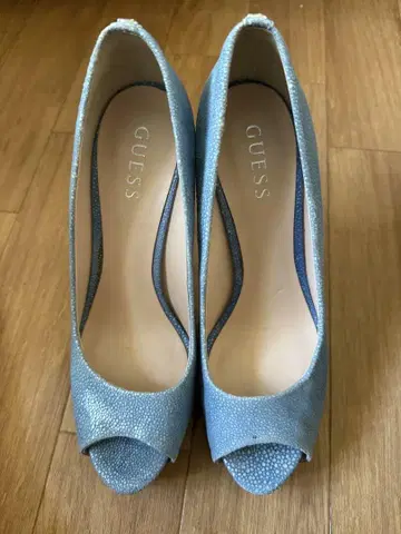 GUESS 라이트 블루 하이힐 오픈토