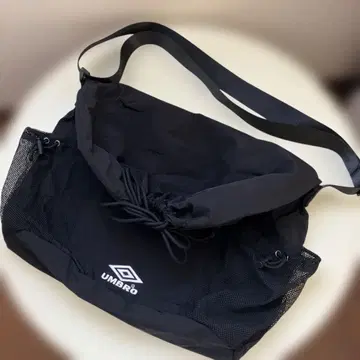 엄브로 별주 나일론 숄더 백