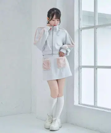 로제뮤즈 fake fur 포인트 트랙 스커트 set