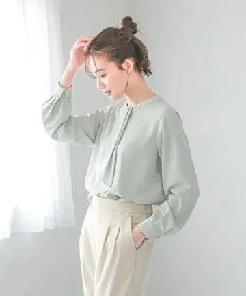 GLOBAL WORK 관리가 쉬운 보타이풍 블라우스