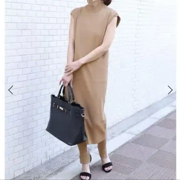 NOBLE 노블 새상품급 소우바리 하이넥 슬리브리스 니트 원피스