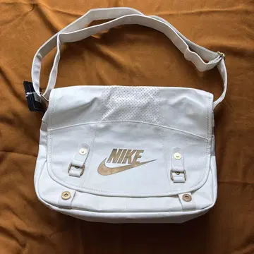 NIKE 메신저 백 화이트