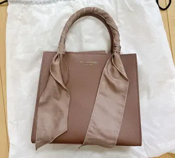 새틴 리본 핑크 브라운 핸드백 질스튜어트