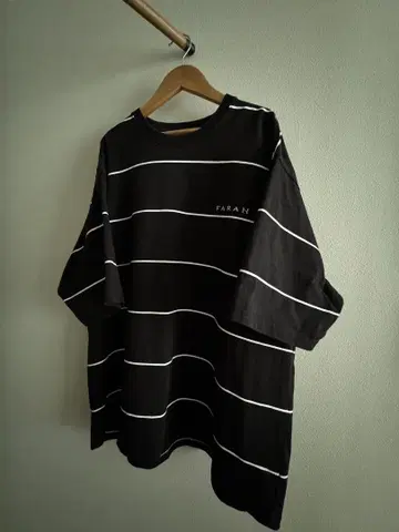 FARAH & WAKE. PRINTED STRIPED 티셔츠 black