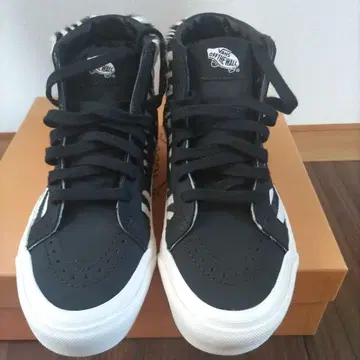 VANS 제브라 패턴 하이컷 스니커즈