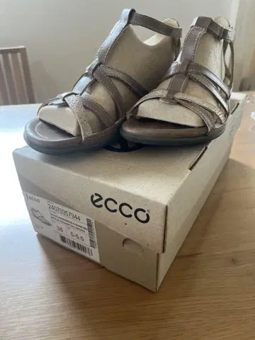 ECCO 샌들