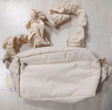ehka sopo 셔링 숄더백 아이보리 에카 소포