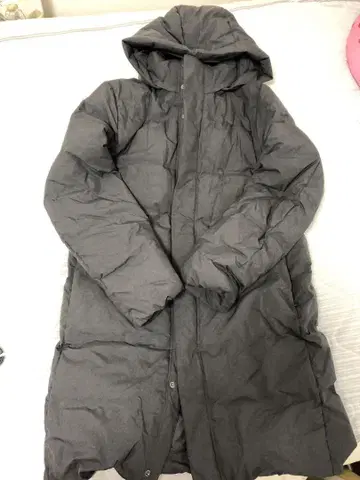 유니클로 다운 롱 코트 남성용 M 사이즈