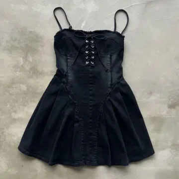 SHAGGIE 레이스업 컷오프 미니 원피스 블랙