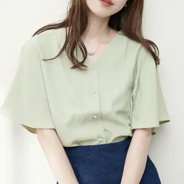 새상품급* 미니 펄 버튼 플레어 소매 블라우스 민트 그린 내추럴 꾸뛰르