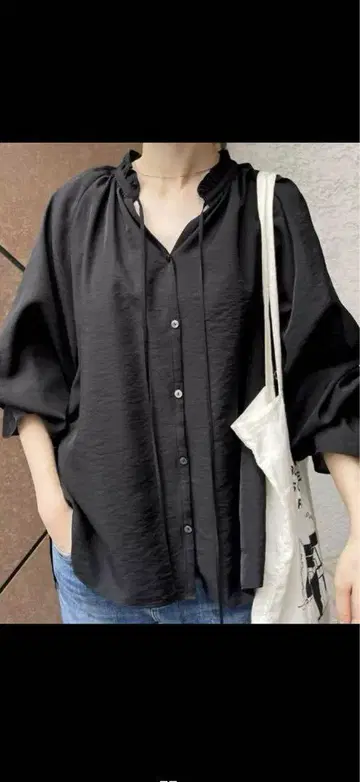 스픽 앤 스팬 프릴 칼라 볼륨 슬리브 블라우스 블랙