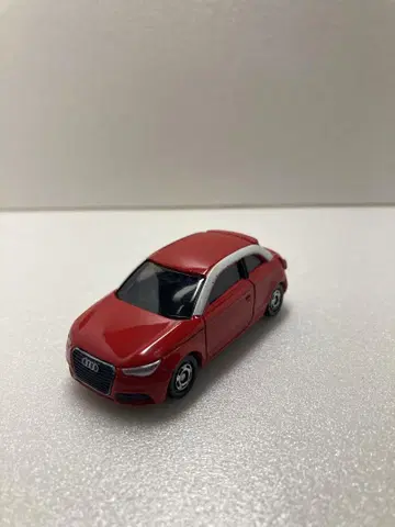 토미카 1/60 아우디 A1
